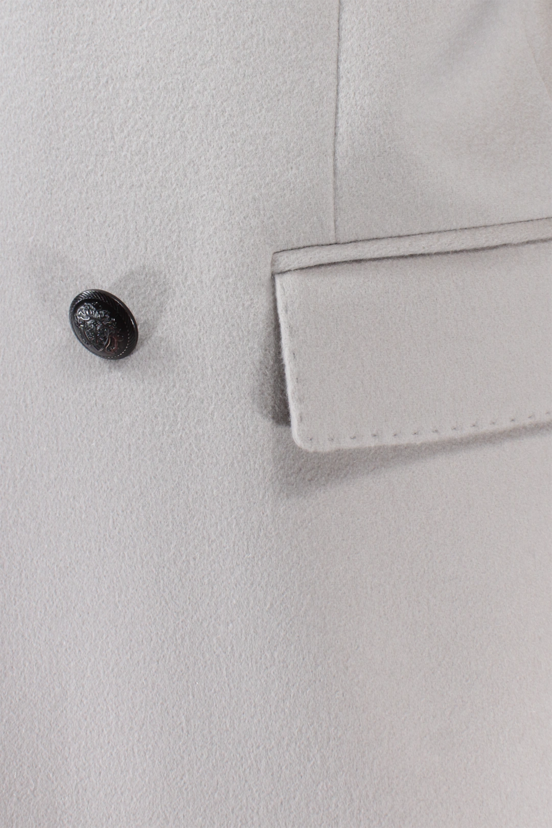 Cappotto doppiopetto in lana grigio perla tasca