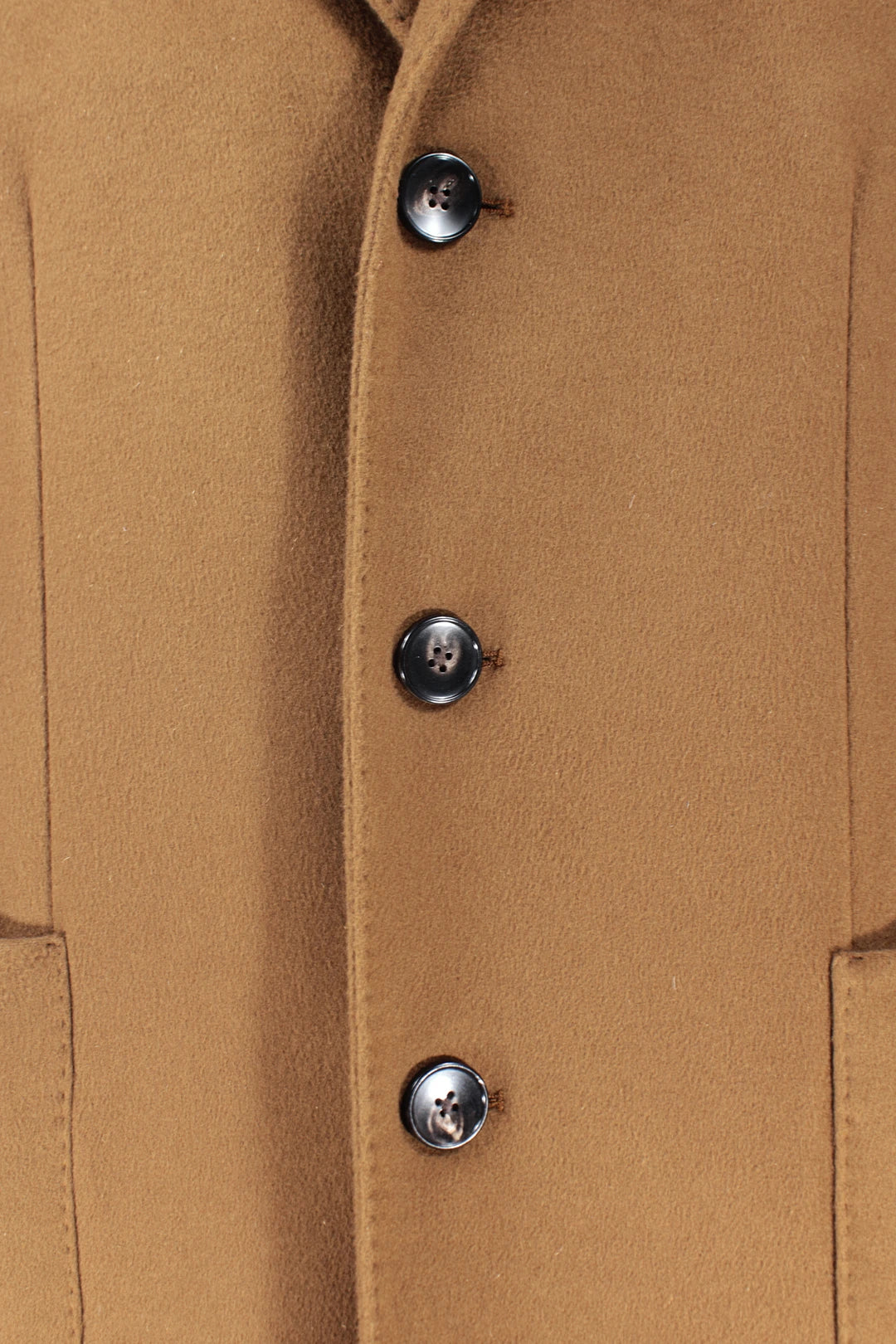 Cappotto in lana cammello bottoni