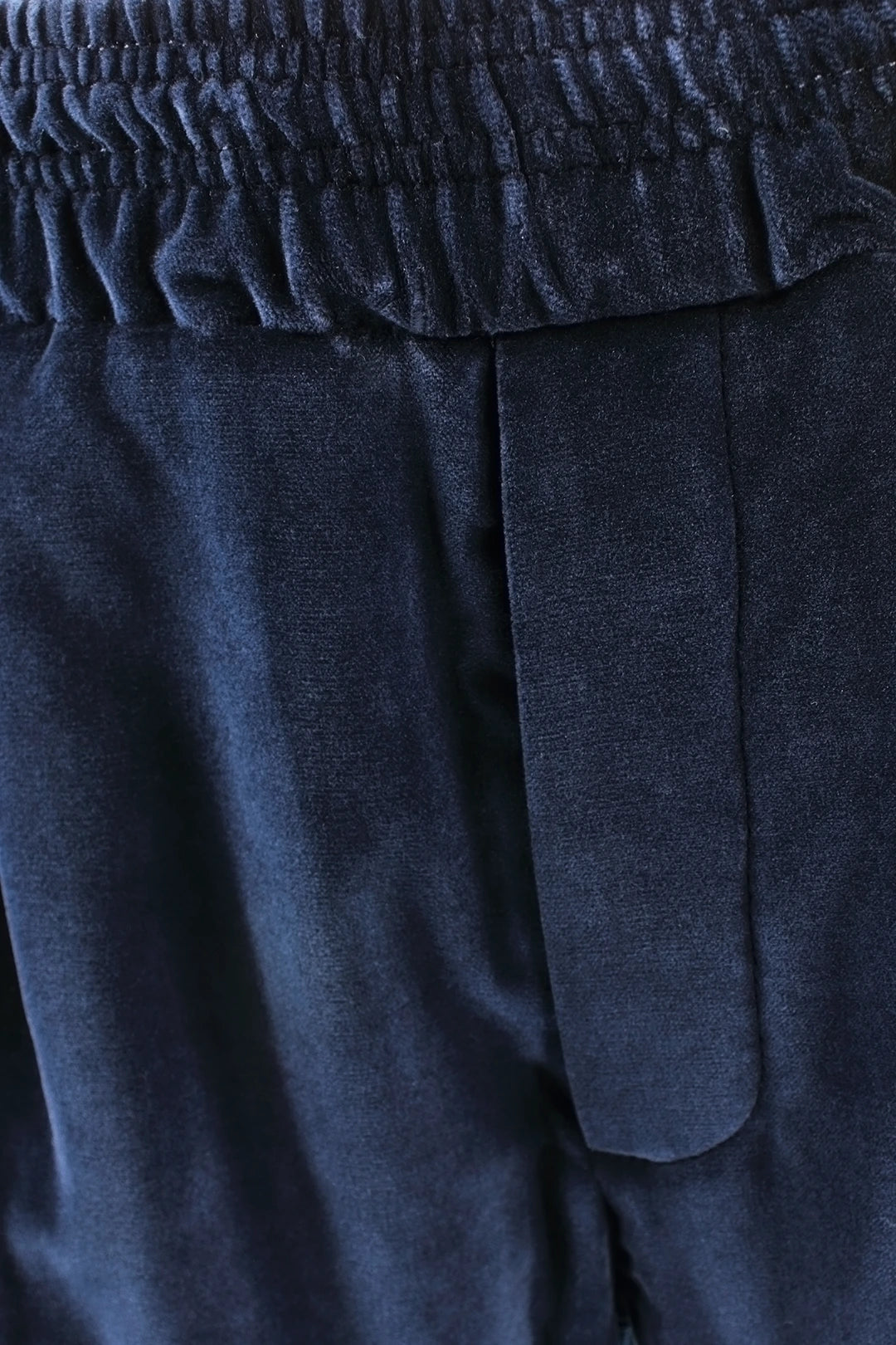 Pantalone con elastico in velluto liscio blu patta