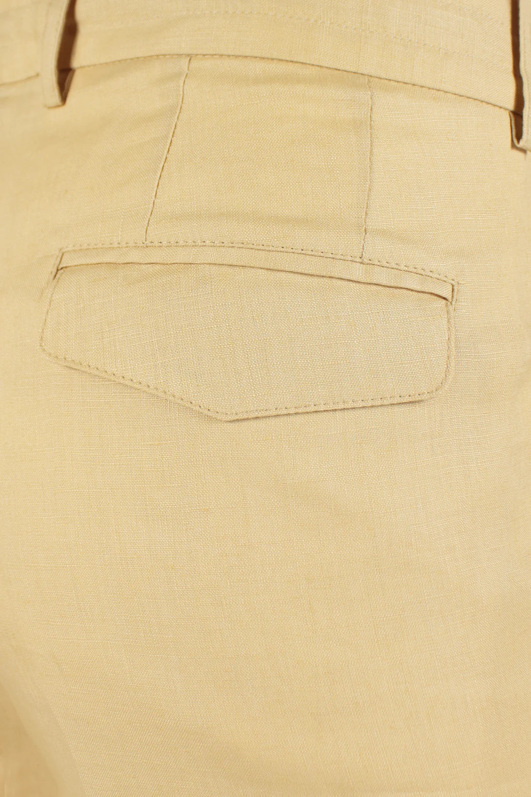 Pantalone con pince e coulisse in lino paglierino pattina