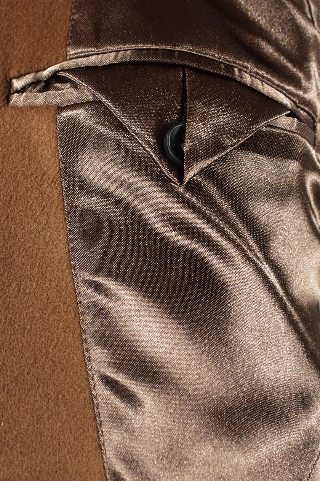 Cappotto doppiopetto in pura lana cammello taschino