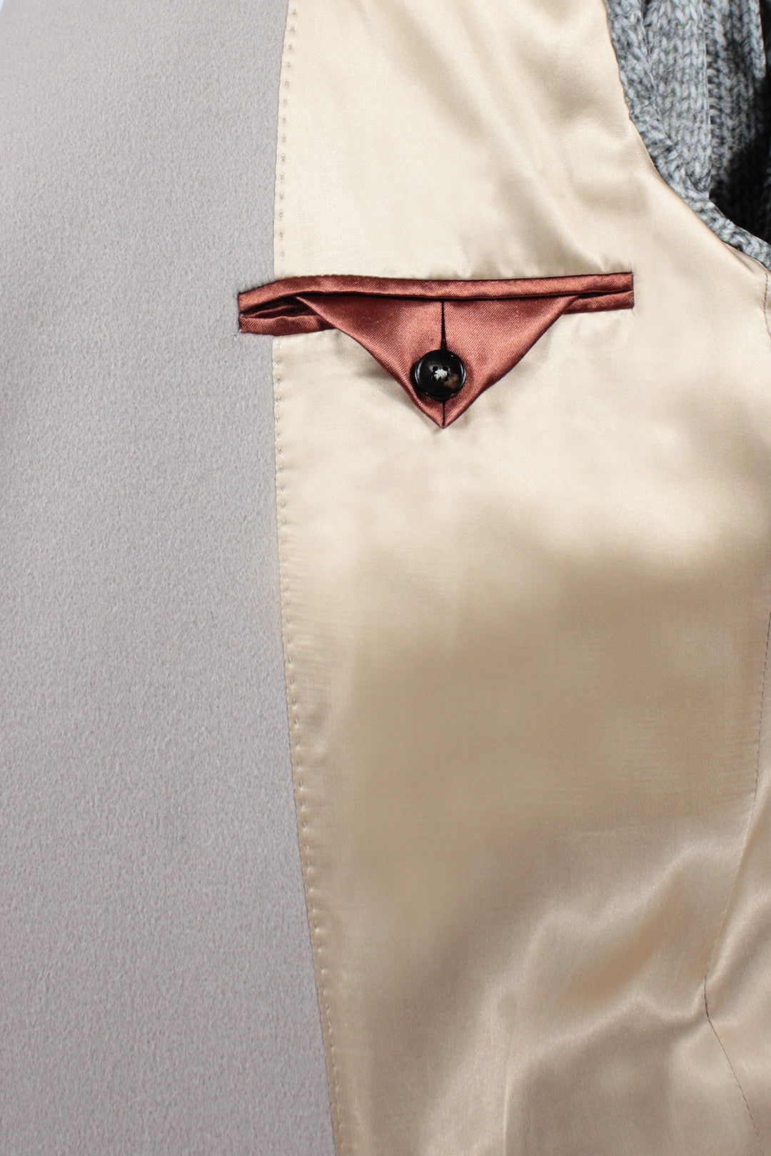 Cappotto doppiopetto in lana grigio perla taschino