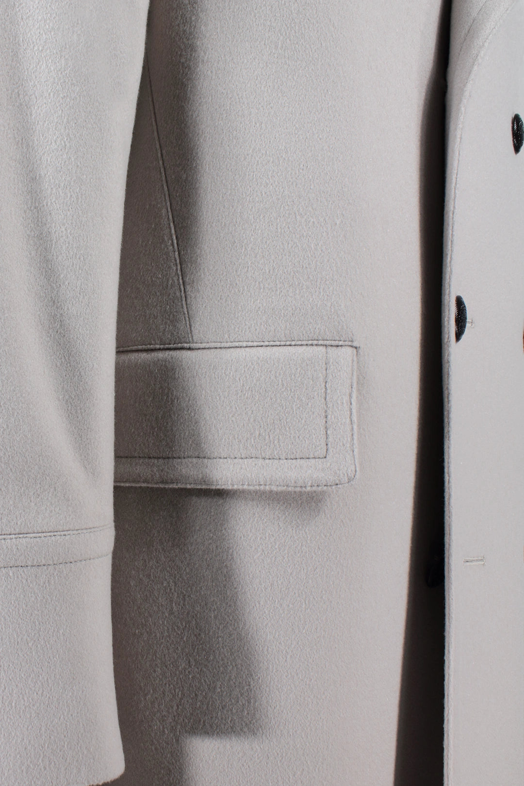 Cappotto doppiopetto in pura lana grigio perla tasca