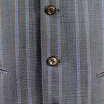 Gilet in lana seersucker grigia a righe bottoni