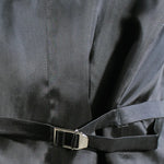 Gilet in lana seersucker grigia a righe cinturino