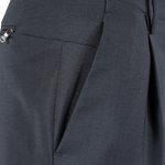 Pantalone con elastico in vita in tela di lana nera lato