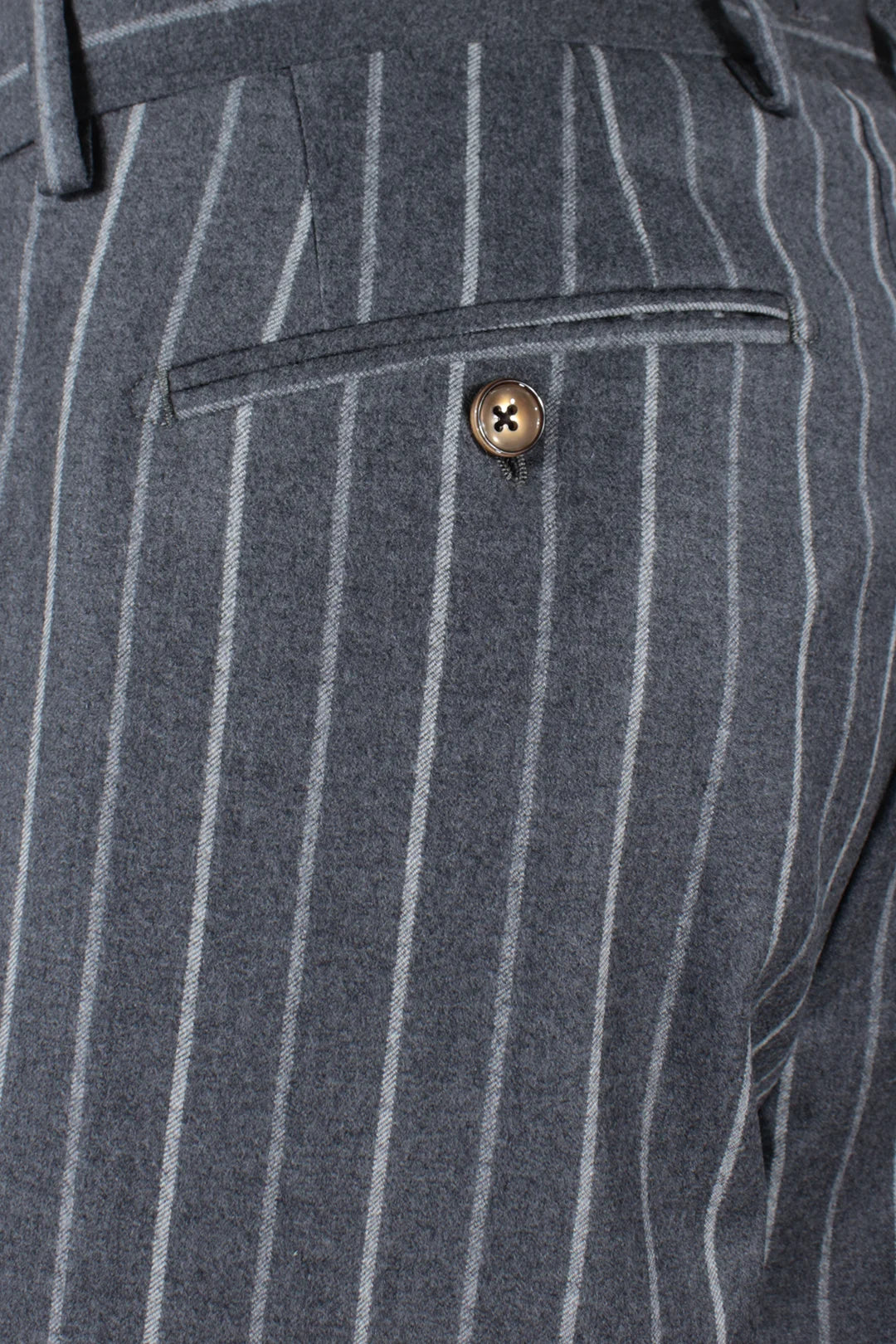 Pantalone con pince in flanella grigia gessata taschino