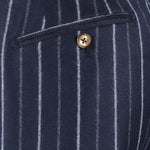 Pantalone con pince in flanella blu gessata taschino