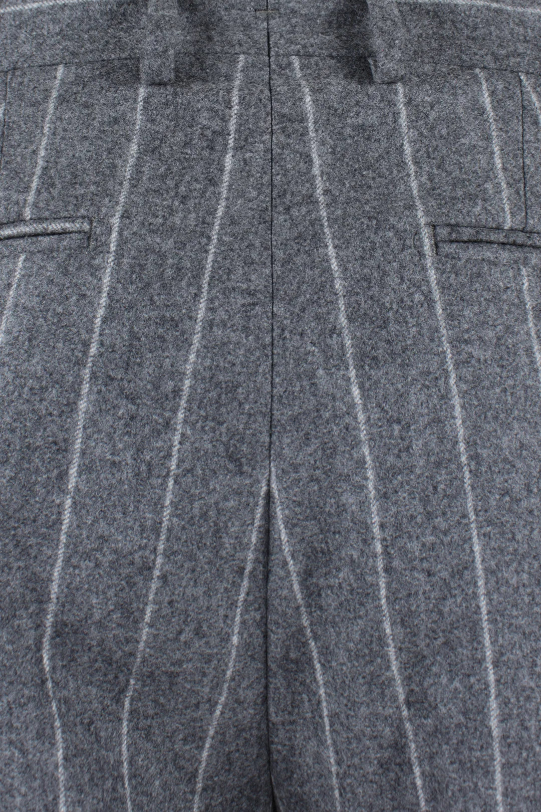 Pantalone con pince in flanella grigia gessata tessuto
