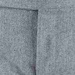Pantalone con pince in flanella grigio chiaro avanti