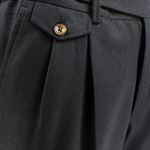 Pantalone con due pinces e cinta in lana nera cinta