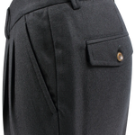 Pantalone con due pinces e cinta in lana nera lato