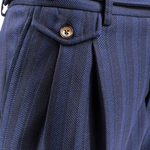 Pantalone con due pinces in lana a righe blu cinta