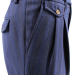 Pantalone con due pinces in lana a righe blu lato