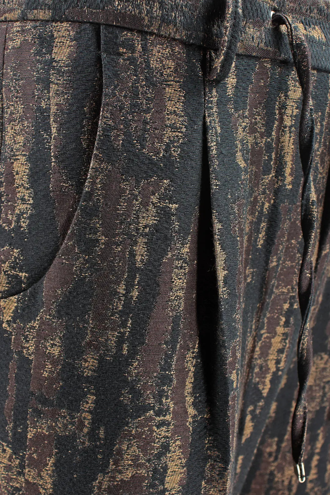 Pantalone con pince e coulisse in lana e cotone camouflage lato