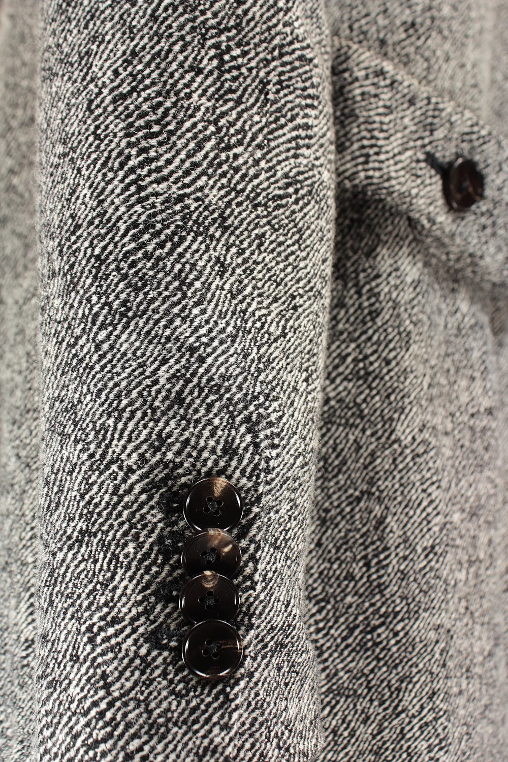 Cappotto doppiopetto in lana zebrata manica