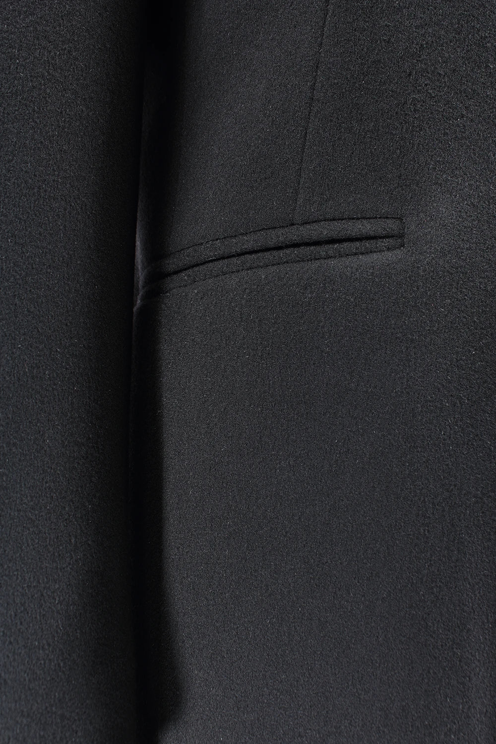 Cappotto doppiopetto in pura lana nera filetti