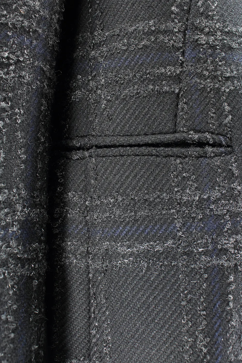 Cappotto doppiopetto in lana mohair nera a quadri filetti